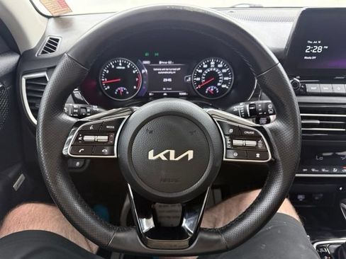 Used 2023 Kia Seltos SX w/ SX Sunroof Package AWD/4WD image 24