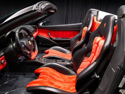 Used 2013 Ferrari 458 Spider image 4