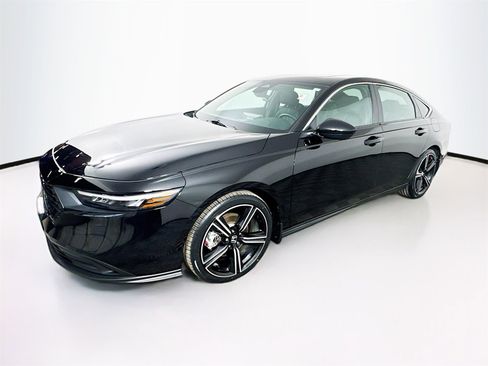 Used 2024 Honda Accord Sport image 4