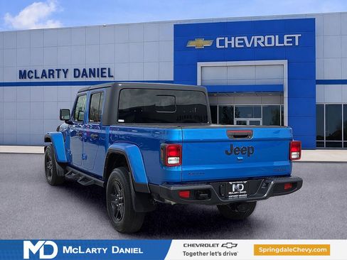 Used 2021 Jeep Gladiator Sport AWD/4WD image 4