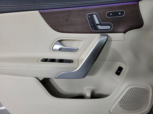 Used 2021 Mercedes-Benz CLA 250 image 18