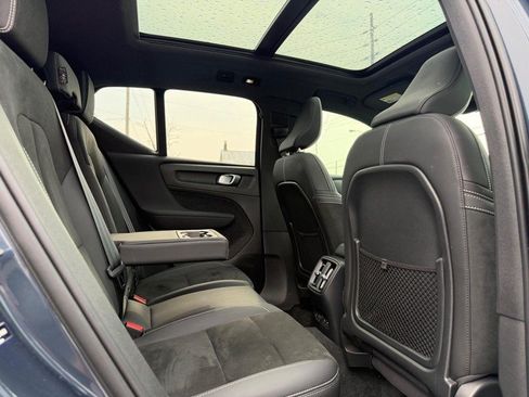 Used 2022 Volvo XC40 P8 Recharge Plus AWD/4WD image 11