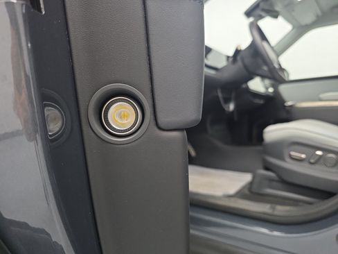 Used 2023 Rivian R1S Adventure AWD/4WD image 32