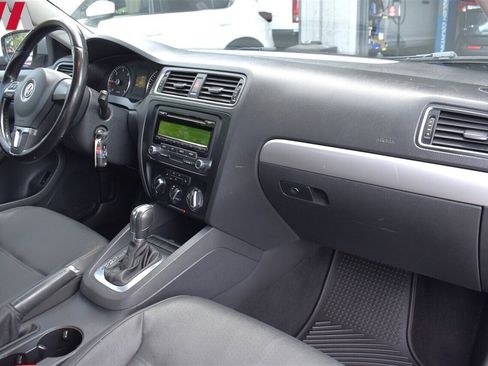 Used 2012 Volkswagen Jetta TDI w/ TDI Appearance Pkg image 11