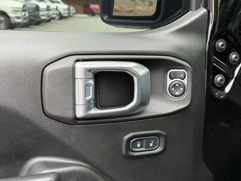 Used 2022 Jeep Gladiator Mojave w/ Trailer Tow Package AWD/4WD image 14