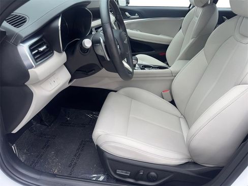 Used 2025 Genesis G70 2.5T image 26