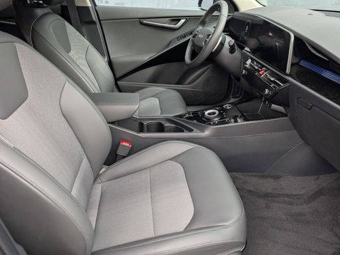 Used 2025 Kia Niro Wind image 8