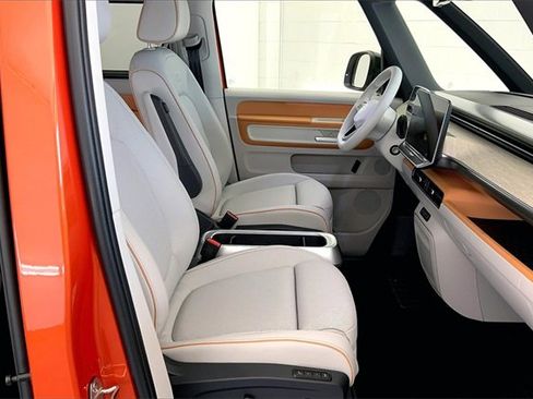 New 2025 Volkswagen ID. Buzz 1st Edition image 9