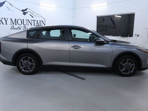 Used 2025 Kia K4 LXS image 8