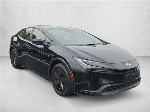 Used 2024 Toyota Prius LE image 3