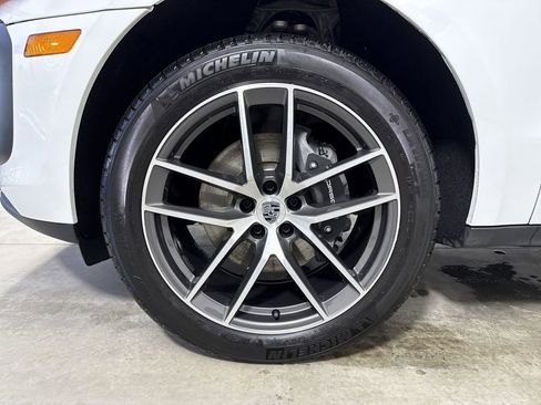 Certified 2025 Porsche Macan image 13