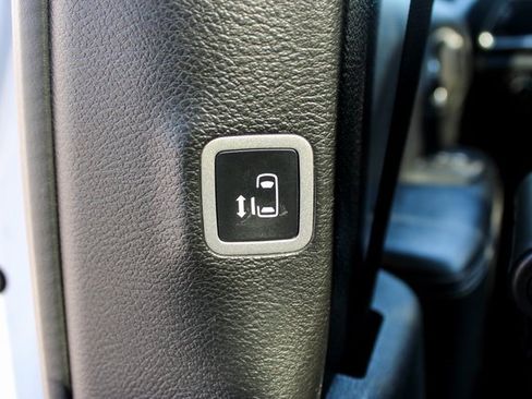 Used 2023 Chrysler Pacifica Limited w/ S Appearance Package image 40