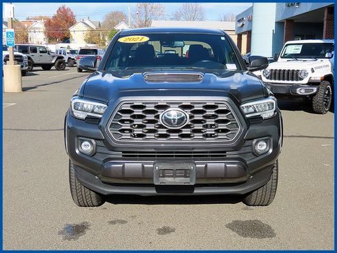 Used 2021 Toyota Tacoma TRD Sport image 3