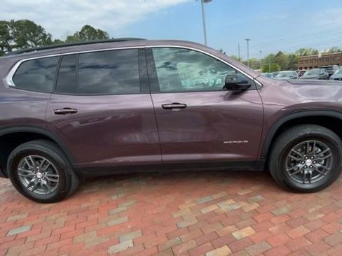 Used 2025 GMC Acadia Elevation image 2