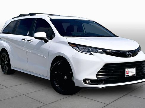 Certified 2026 Toyota Sienna XLE Woodland Edition AWD/4WD image 3