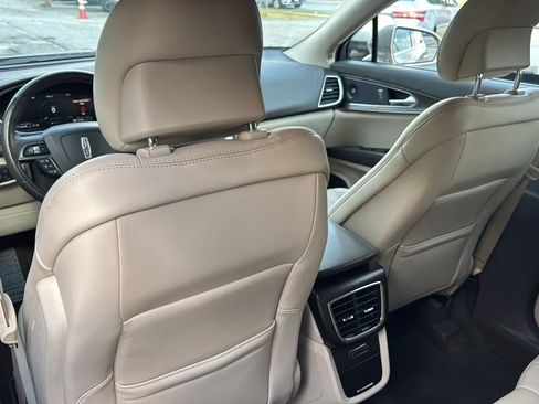 Used 2019 Lincoln Nautilus Reserve w/ Driver Assistance Package FWD image 17