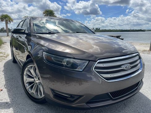 Used 2016 Ford Taurus Limited FWD image 28