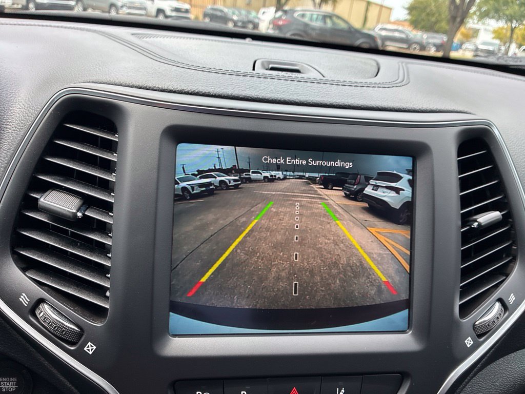 Used 2023 Jeep Cherokee Altitude Lux w/ Mopar Interior Package AWD/4WD image 26