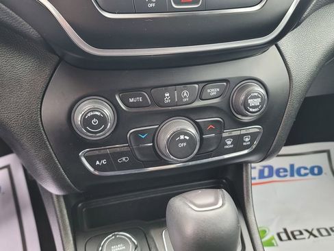 Used 2019 Jeep Cherokee Latitude Plus AWD/4WD image 22