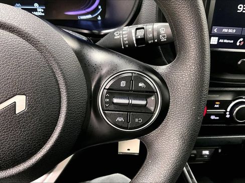 Used 2025 Kia Soul LX w/ LX Technology Package FWD image 25