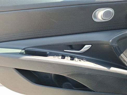 Certified 2026 Hyundai Elantra SE FWD image 11