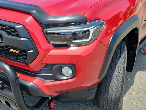 Used 2022 Toyota Tacoma SR5 w/ Technology Package RWD image 9