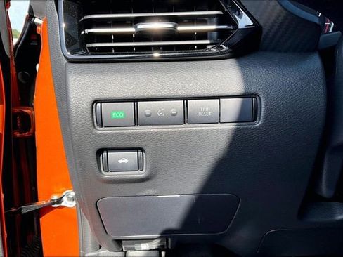 Used 2025 Nissan Sentra SR w/ SR Premium Package FWD image 24