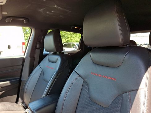 Used 2025 Jeep Compass Trailhawk AWD/4WD image 21