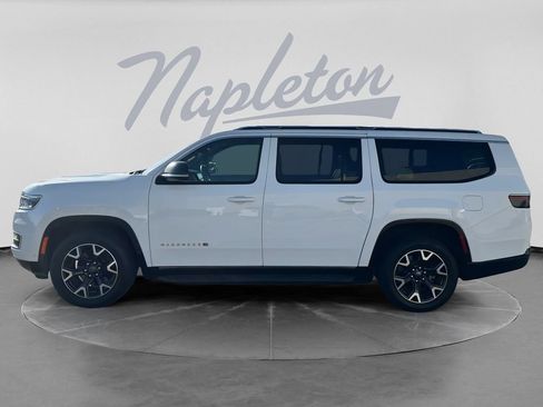 Used 2024 Jeep Wagoneer L Series III w/ Flexible Seating Group AWD/4WD image 4