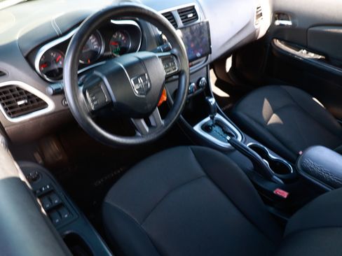 Used 2014 Dodge Avenger SE image 4