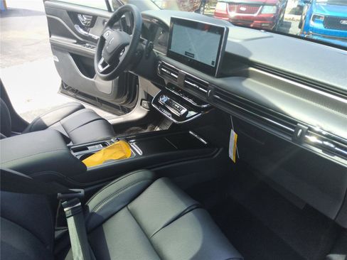 New 2026 Lincoln Corsair Reserve AWD/4WD image 24