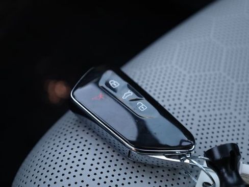 Used 2021 Volkswagen ID.4 Pro S w/ Gradient Package image 24