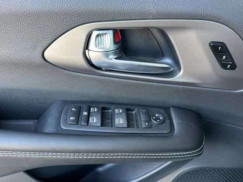 New 2027 Chrysler Pacifica Select FWD image 10
