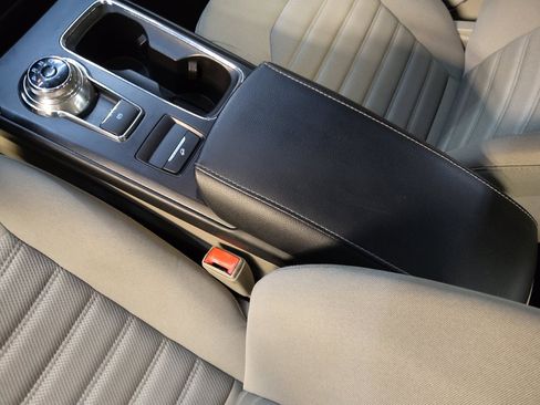 Used 2018 Ford Fusion SE FWD image 26