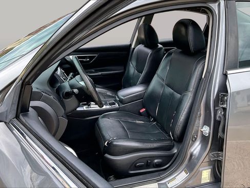 Used 2017 Nissan Altima 2.5 SL w/ 2.5 Technology Package FWD image 8