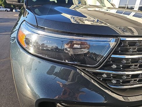 Used 2023 Ford Explorer XLT image 7