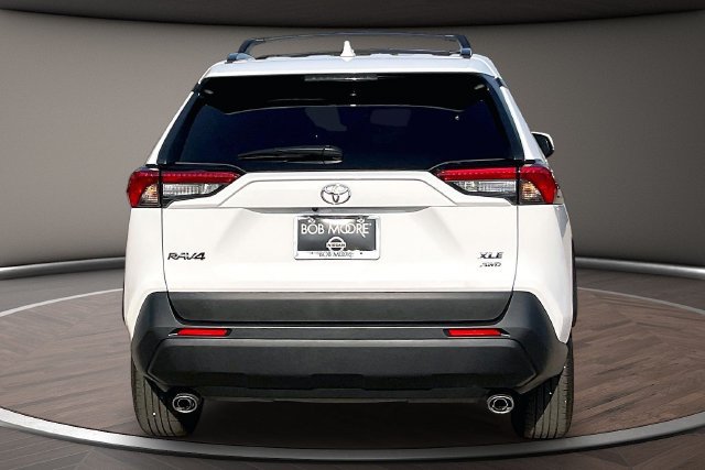 Used 2025 Toyota RAV4 XLE AWD/4WD image 4