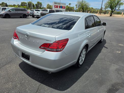Used 2010 Toyota Avalon Limited FWD image 5