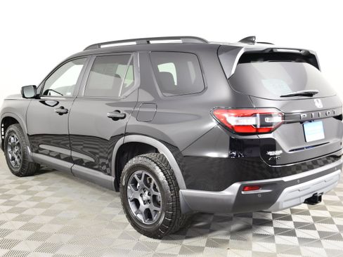 Certified 2025 Honda Pilot TrailSport image 8