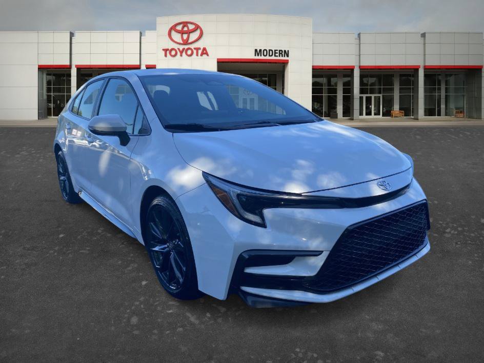 Certified 2025 Toyota Corolla SE FWD image 3