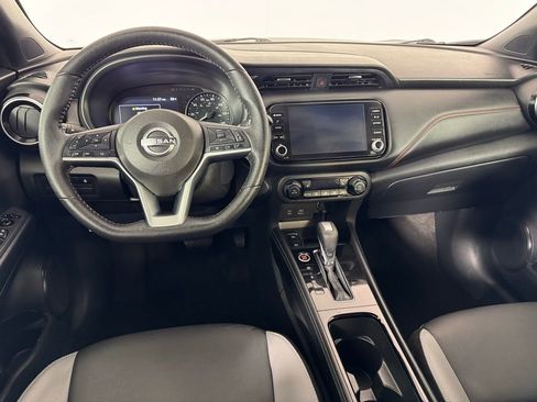 Used 2022 Nissan Kicks SR w/ Premium Package image 13