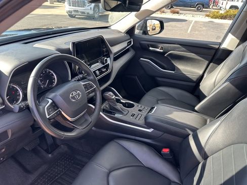 Used 2023 Toyota Highlander L image 16