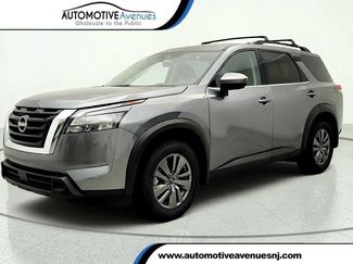 Used 2025 Nissan Pathfinder SV FWD video 1