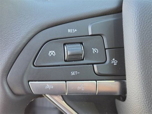 New 2025 Cadillac XT6 Luxury image 22