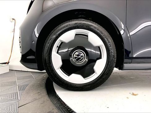 New 2025 Volkswagen ID. Buzz Pro S RWD image 13