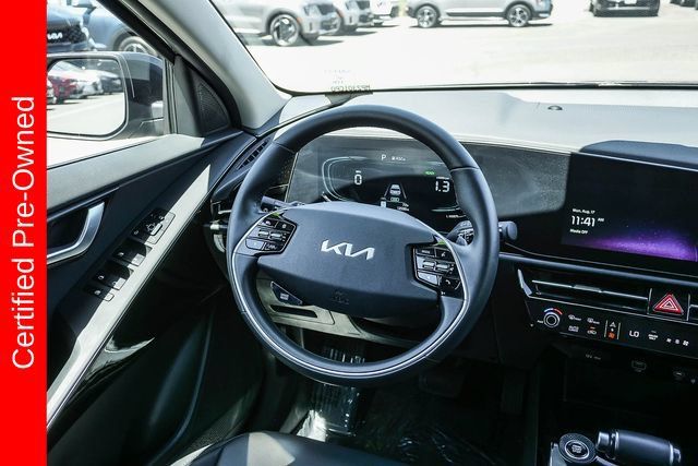Certified 2025 Kia Niro EX FWD image 16