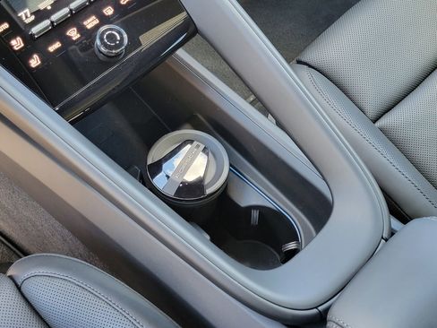 Used 2025 Porsche Macan Electric image 22