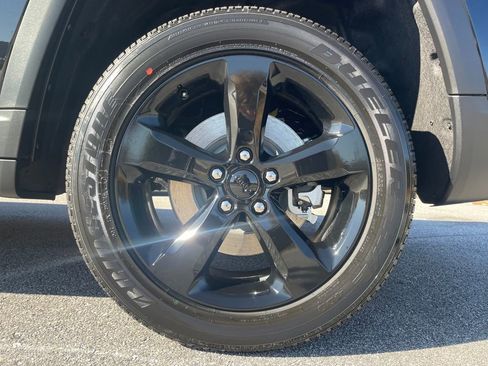 New 2025 Jeep Grand Cherokee L Altitude RWD image 9