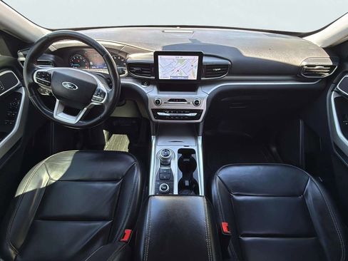 Used 2021 Ford Explorer XLT w/ Equipment Group 202A image 9