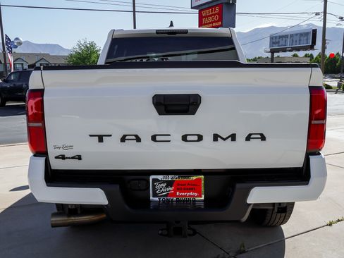 Used 2025 Toyota Tacoma TRD Sport AWD/4WD image 7